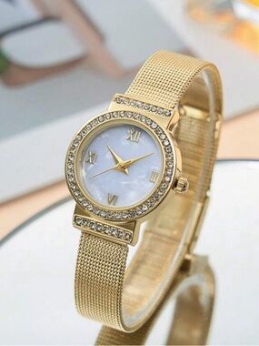 Elegant Gold Mesh Crystal Women's Watch - Gold